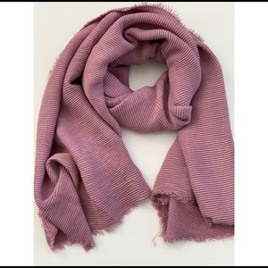 NWOT Large Modena Scarf!